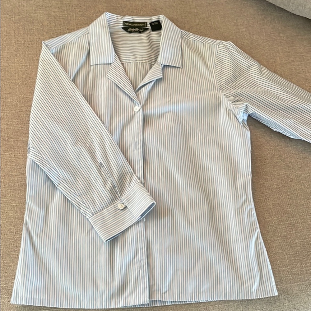 Eddie Bauer Wrinkle Resistant Blue and White Casual Button Down Shirt early 2000